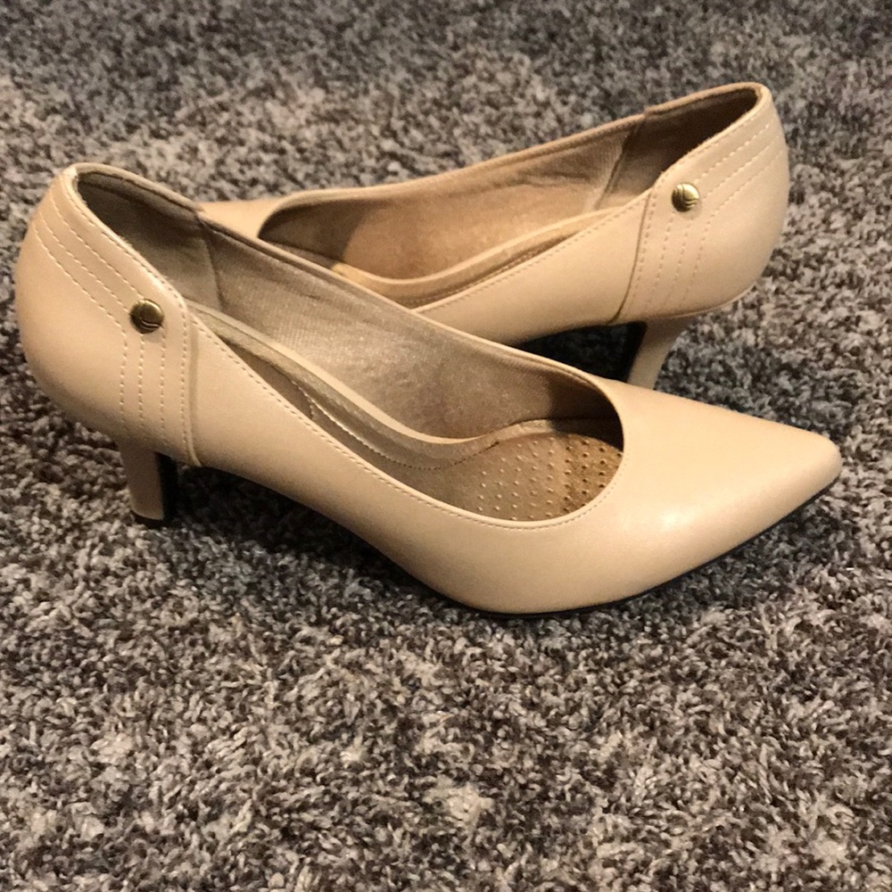 Heels - Picture 4 of 4